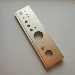 Čelní hliníkový panel Denon PMA-735R zlatý