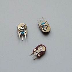 Trimr TP008 miniaturní vert. hodnoty 220R - M47 Tesla - NOS
